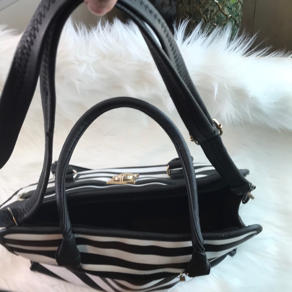 Black and White Mid Size Purse - Picture 8 of 9